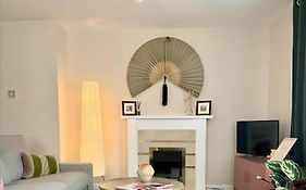 Central Modern Apartment With Free Parking. Located In York'S Historical Building
